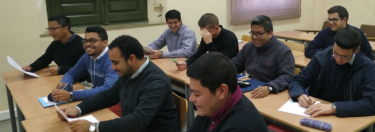 Instituto de Teología Lumen Gentium estudiantes en clase