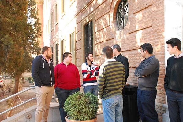 Instituto de Teología Lumen Gentium personas reunidas